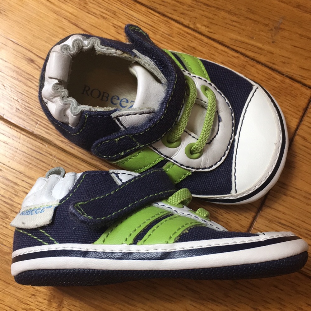 Robeez | infant crib shoes size 2